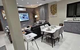 الشقق الفاخرة Modern Apartments of 3 Bedrooms 5 minutes to Haram